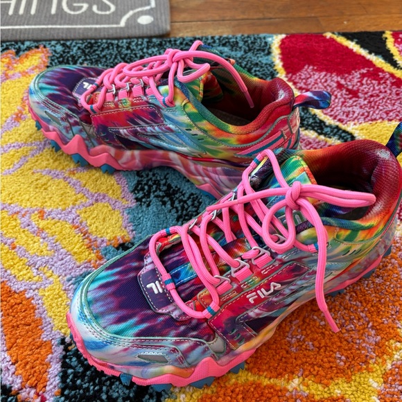 Fila colorful sneakers size 7 - Picture 3 of 5